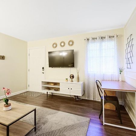 Dapper Digs - King Bed - Long Term Stays - Duke Durham Eksteriør bilde