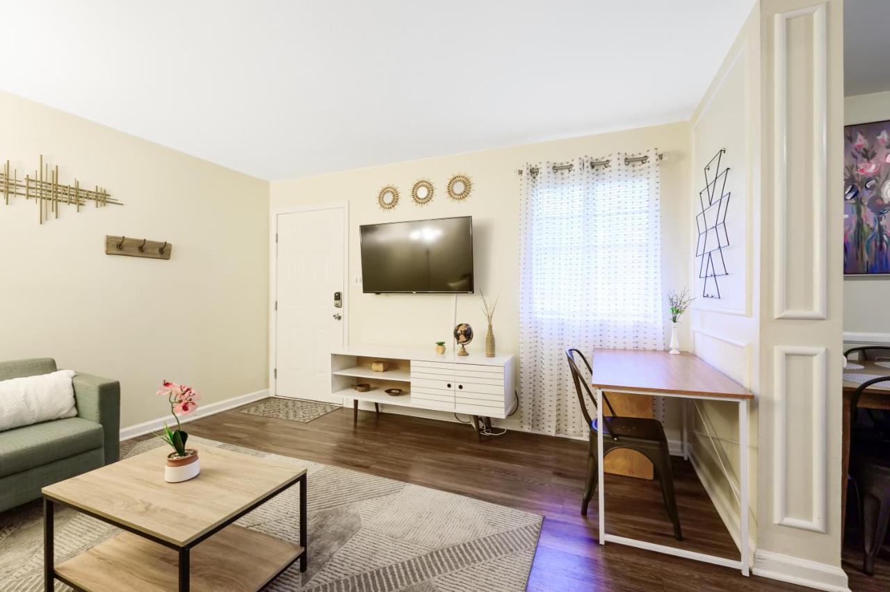 Dapper Digs - King Bed - Long Term Stays - Duke Durham Eksteriør bilde