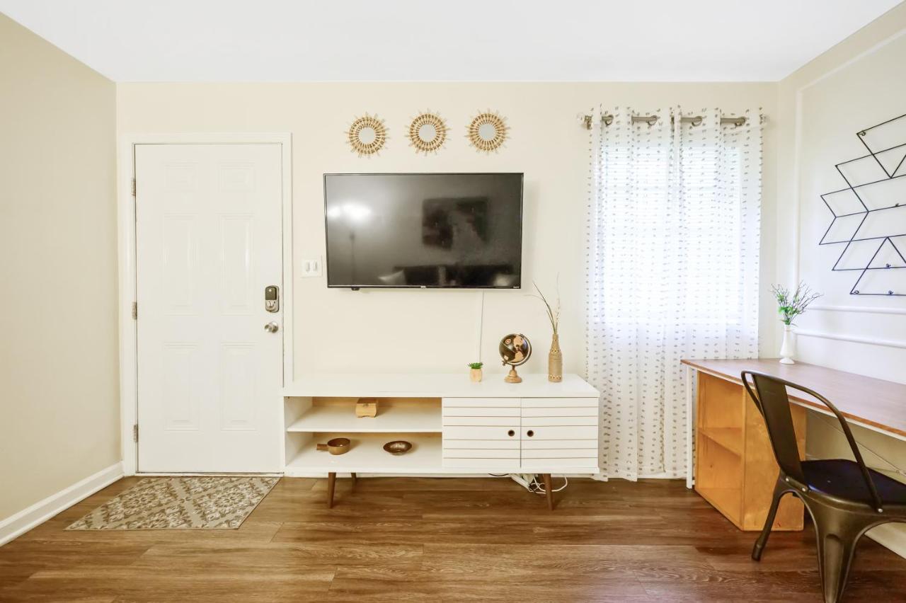 Dapper Digs - King Bed - Long Term Stays - Duke Durham Eksteriør bilde