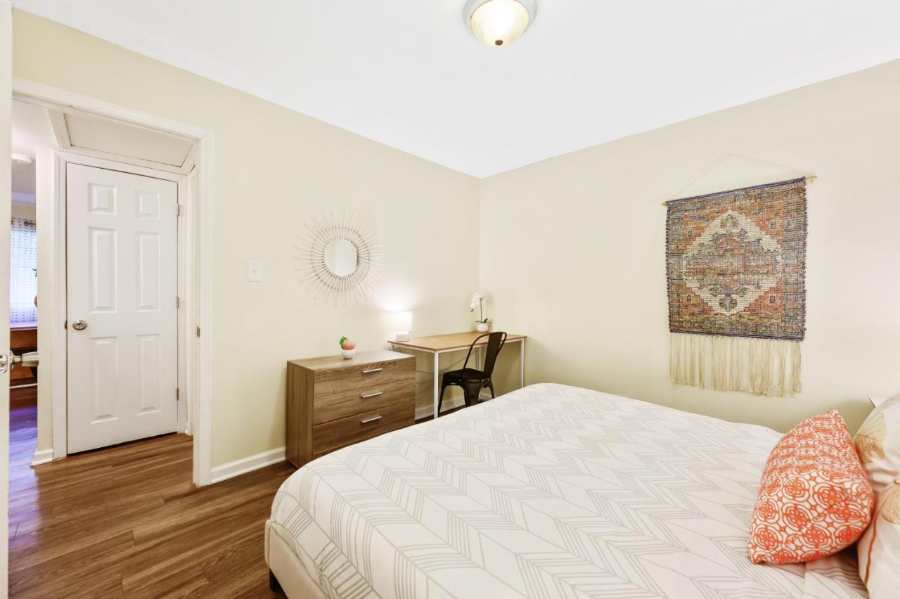 Dapper Digs - King Bed - Long Term Stays - Duke Durham Eksteriør bilde